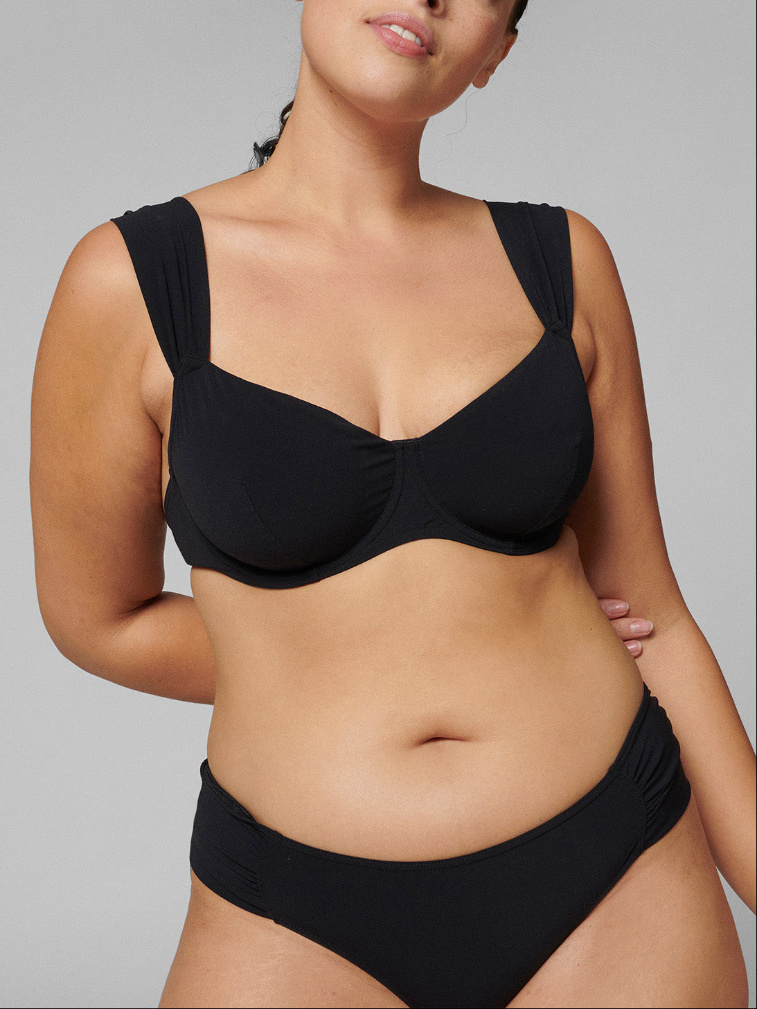 Bikini-Oberteil mit Bügeln. - Schwarz