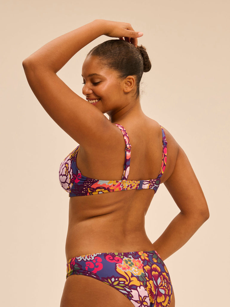 Bikini-Oberteil mit Bügeln. - Blütenprint
