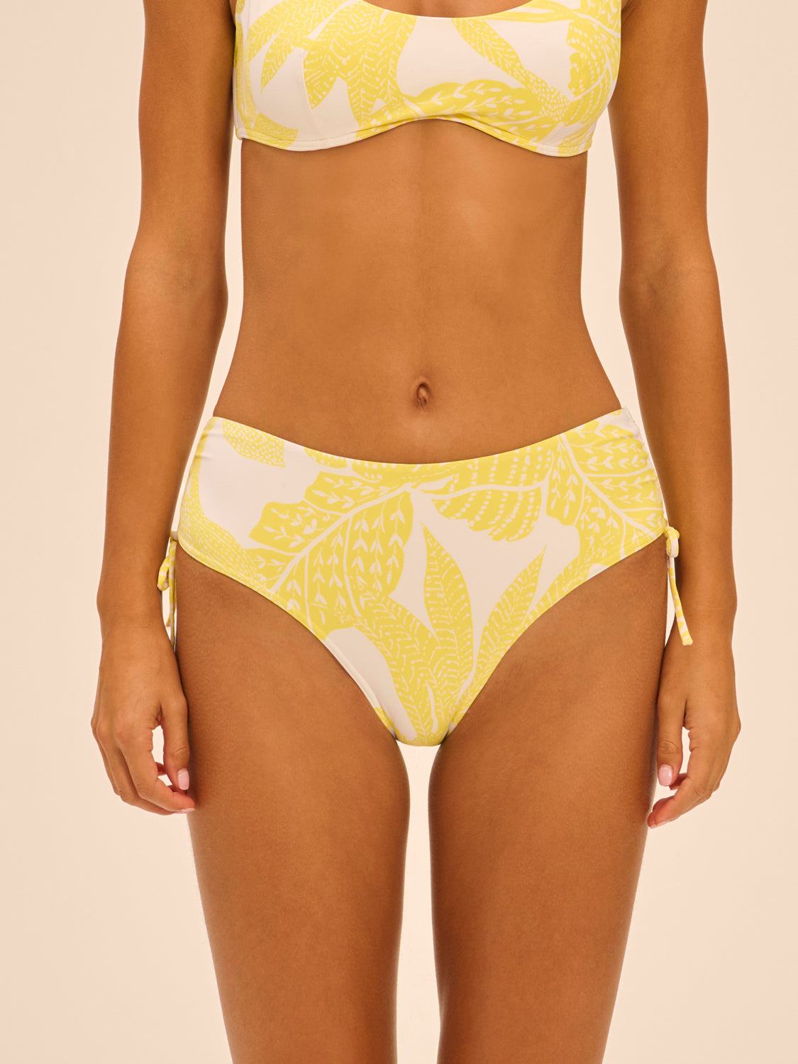 Bikini-Slip mit hohem Bund. - Tempelbaum-Print
