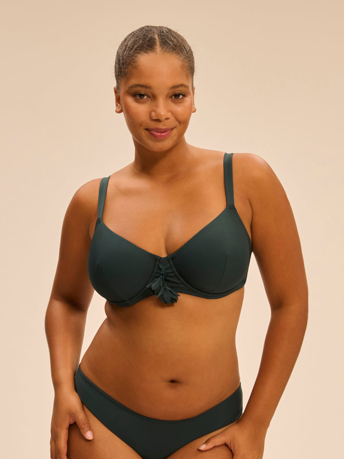 Bikini-Oberteil mit Bügeln. - Tropengrün