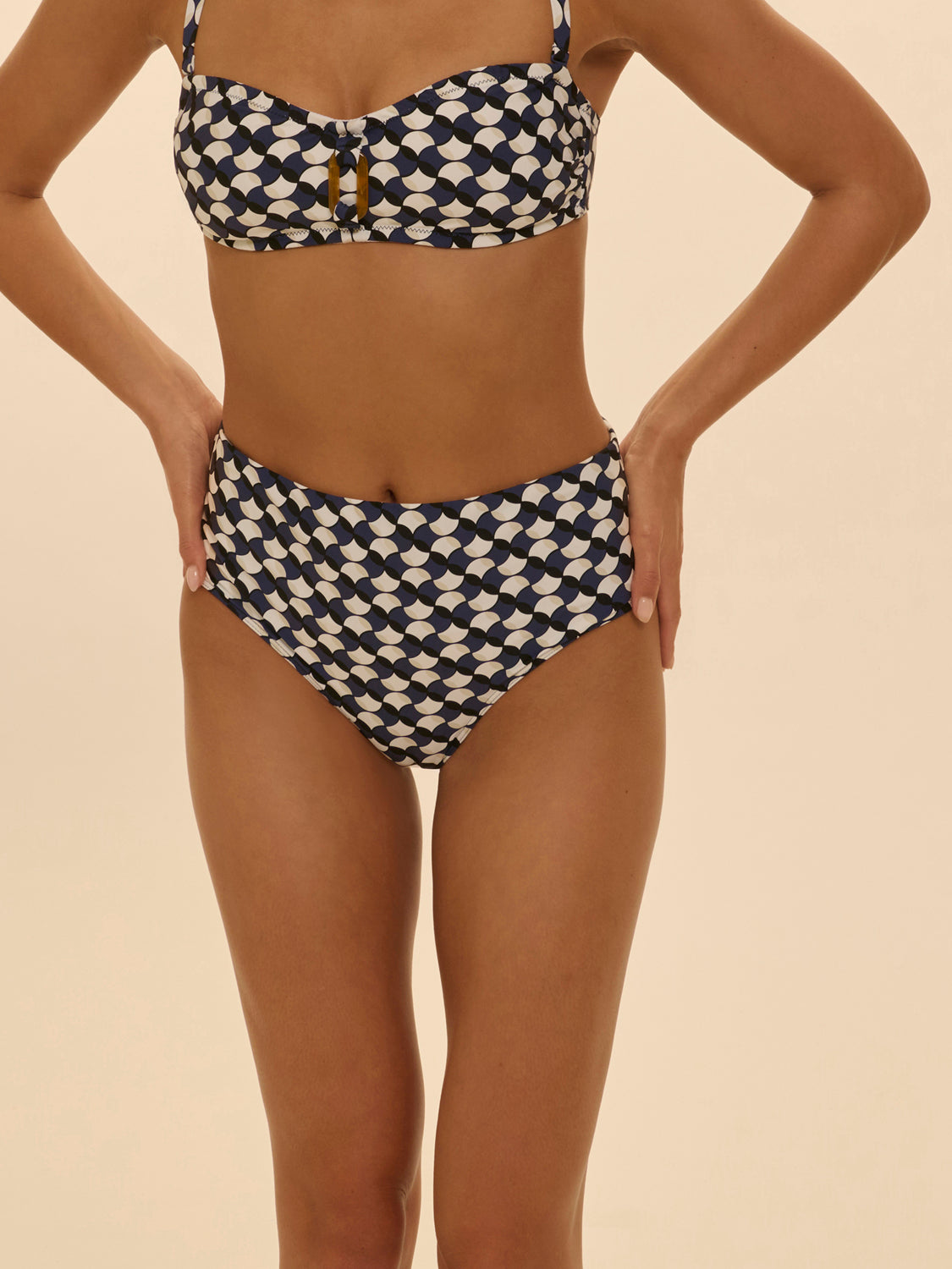 Bikini-Slip mit hohem Bund. - Segel-Print