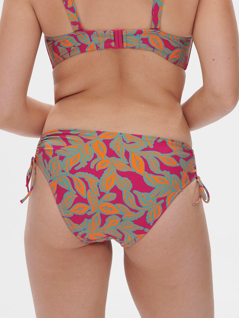 Bikini-Slip mit hohem Bund. - Menara-Rosa-Print