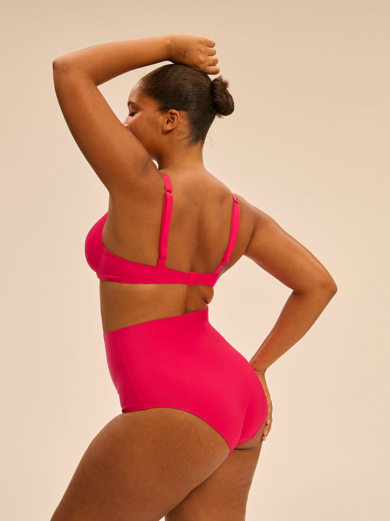 Triangel-Bikini-Oberteil mit Bügeln. - Lippenstift
