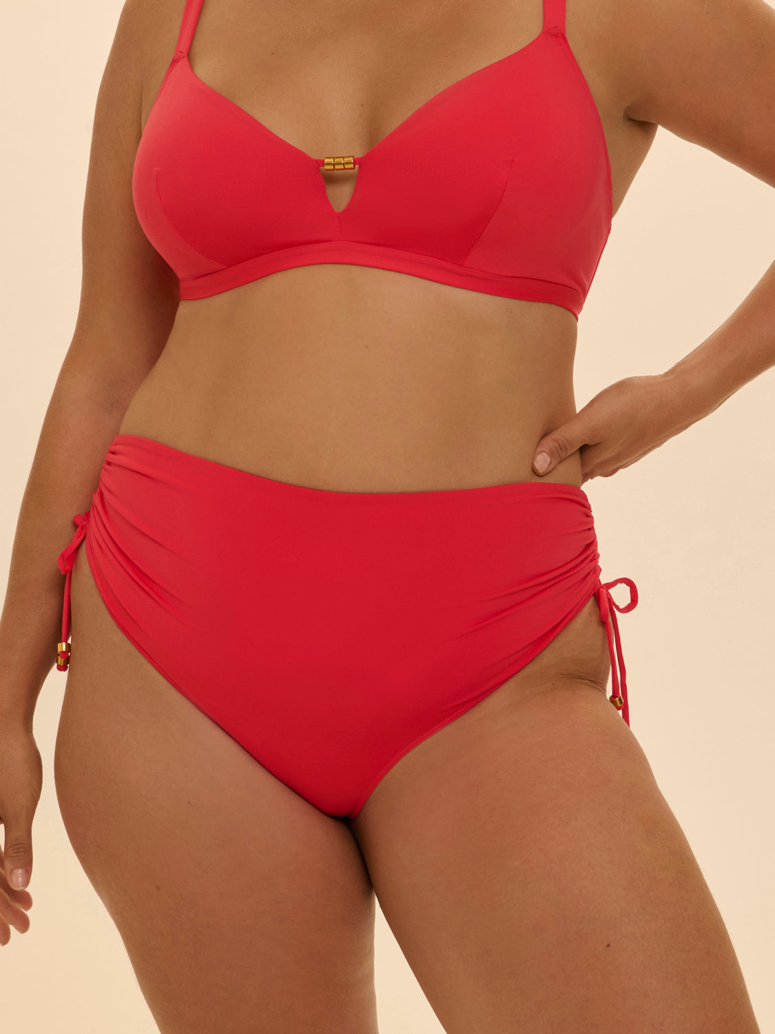 Bikini-Slip mit hohem Bund. - Flamingo